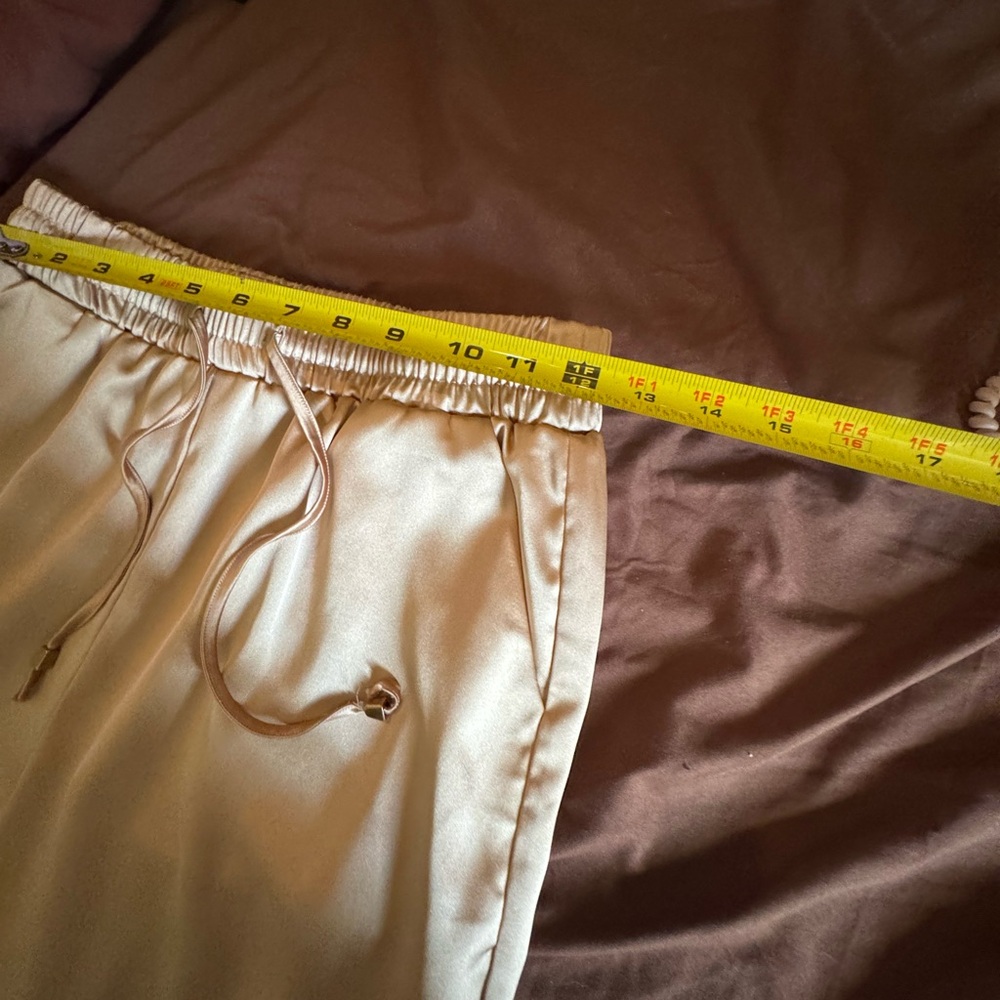 Satin cargo gold Jogger Pants - Picture 5 of 8